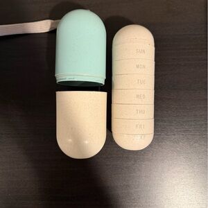 Weekly Pill Organizer Capsule - Beige & Mint